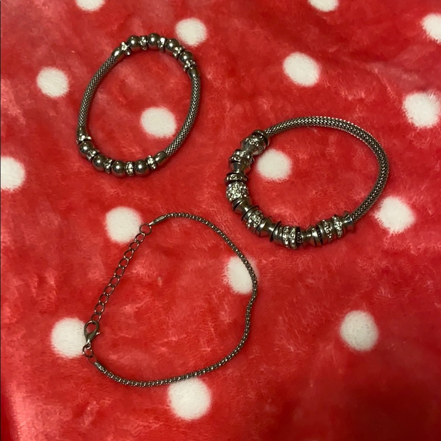 Bracelets (J06)